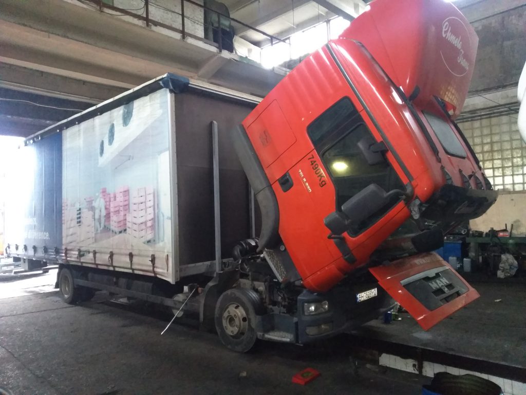 Ремонт головок блока цилиндров и других деталей двигателя на грузовиках ...